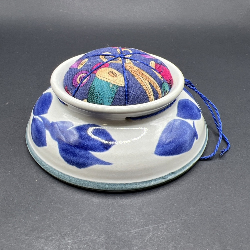 Vintage Ceramic Pottery Pin Cushion‎ Hand made Artist Signed Sullivan
